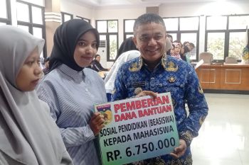 Pemkot Palu kucurkan sebesar Rp722 juta beasiswa kuliah untuk masyarakat