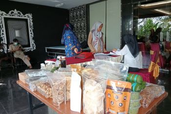Dinkes Lombok Tengah meningkatkan pengetahuan keamanan pangan bagi IRTP