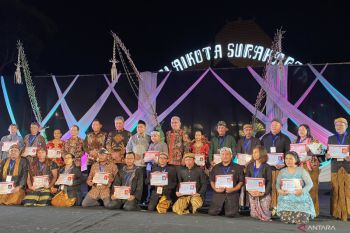 Kemendikbud serahkan KTP Penghayat Kepercayaan di Festival Budaya Spiritual Solo