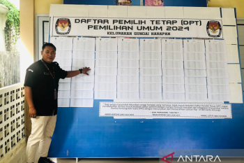 KPU Batam tempel daftar pemilih tetap di kantor kelurahan