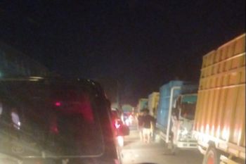 Polisi tutup sementara jalan nasional untuk angkutan batu bara