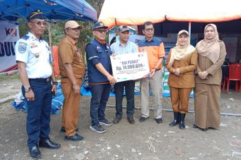 PT KAI salurkan bantuan senilai Rp74 juta bagi korban longsor di Agam