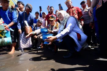 Masyarakat Pantai Lampon Banyuwangi meriahkan tradisi Petik Laut