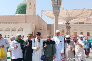 Jamaah haji kloter 24 Sultra berziarah ke Makam Rasulullah