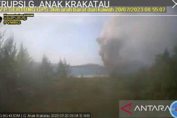 Gunung Anak Krakatau kembali erupsi setinggi 2.000 meter