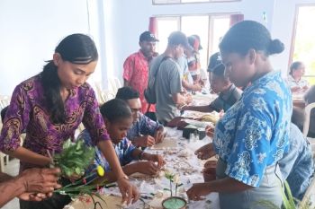 20 anak milenial Biak Numfor dilatih ketrampilan kerang-kerangan