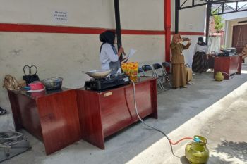 Disnaker Mataram menjaring purna PMI ikut pelatihan kerja tata boga