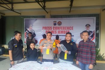 Polisi Jember tangkap petani penjual dan pembeli senjata api rakitan