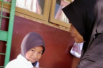 RAPP berikan 1500 pasang seragam bagi 36 SD di Meranti