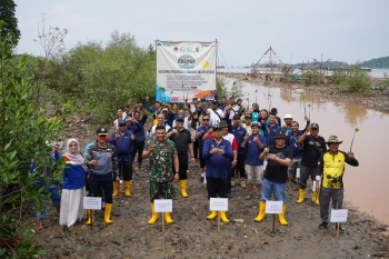 PTBA Tanam 50.000 Bibit Mangrove di Kawasan Ekowisata Cuku Nyi Nyi