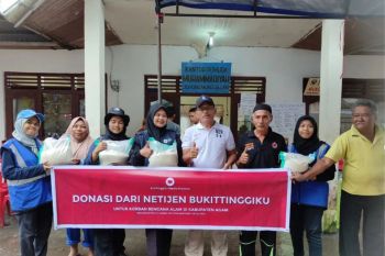 Warganet Bukittinggi donasikan 100 kg beras untuk korban bencana alam Agam