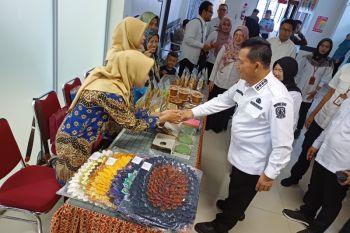 Pemprov Kepri menggandeng pegiat wisata pasarkan produk UMKM