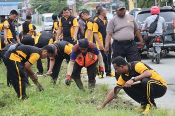 Polres Jayapura gelar kerja bakti sambut HUT RI ke-78