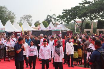 Ganjar Pranowo mendampingi Wapres di Puncak Hari Anak Nasional