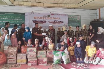 Kejari Balangan lakukan bakti sosial di panti asuhan