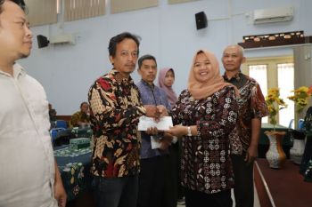 BPBD Sleman memberikan bantuan kepada warga terdampak bencana