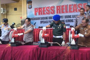 Ratusan knalpot brong di Pekanbaru dimusnahkan