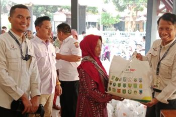 PLTU Batang bagikan 1.331 paket sembako masyarakat prasejahtera