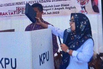 Bawaslu Agam simulasi pemungutan suara ke penyandang disabilitas