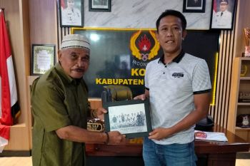 Pemain legendaris PSIB era 1960-an kunjungi KONI Bengkalis