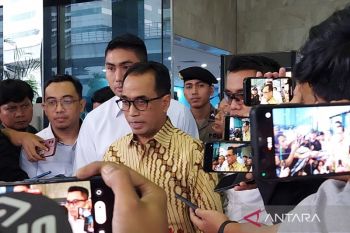 KPK memeriksa Menhub Budi Karya soal mekanisme pelaksanaan proyek