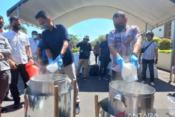 Polda Sulteng musnahkan 15 kilogram narkoba dan 78 bal pakaian bekas impor