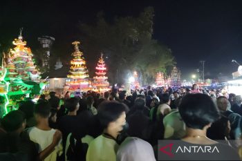 Ribuan masyarakat ramaikan acara Tabut Besanding