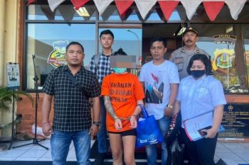 Polisi ungkap bule wanita asal Ukraina curi koper di Bandara Ngurai Rai