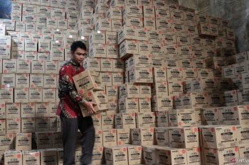 Semen Padang salurkan bantuan makanan tambahan untuk cegah stunting