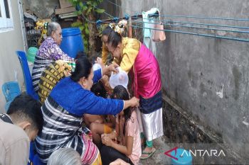 Sebanyak 200 anak yatim piatu di Baubau hadiri tradisi "Pakandeana Ana Maelu"