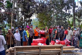 Dinsos PPPA Kabupaten Pesisir Selatan tindaklanjuti laporan kebakaran yang menimpa rumah masyarakat