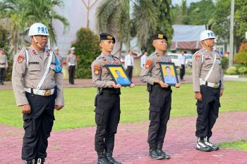 Dua polisi dipecat karena mangkir tugas