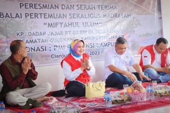 Ketua PMI Provinsi Lampung serahkan bantuan untuk warga Cianjur