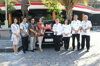 Bank Jateng serahkan bantuan mobil layanan kesehatan ke RSUD Sukoharjo
