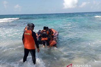 SAR mencari penumpang KM Labobar melompat ke laut