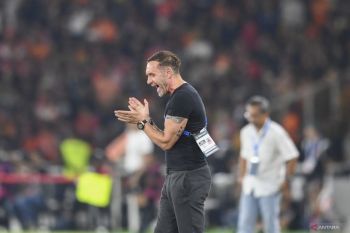 Pelatih Thomas Doll nilai Persija justru kerepotan dengan 10 pemain