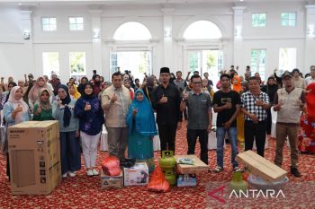 Wako Erman apresiasi Bansos UEP DPRD Bukittinggi