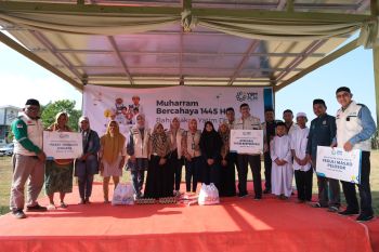 PLN Sulselrabar menyalurkan bantuan pendidikan bagi 50 santri