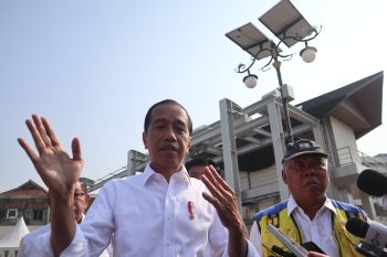 Jokowi menolak menjawab soal dukungan ke salah satu bakal capres