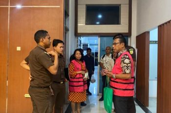 Kejaksaan tahan dua tersangka dugaan korupsi aset tanah Pemprov NTT