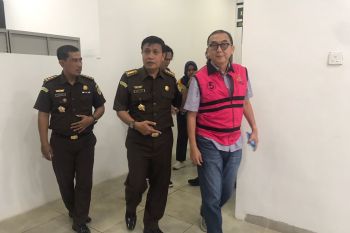 Kejati Kepri tahan dua tersangka korupsi pembangunan jembatan tanah merah Bintan
