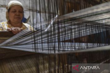 Produksi tikar mendong