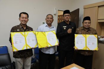 Sleman serahkan dana hibah Pilkada 2024 kepada KPU dan Bawaslu