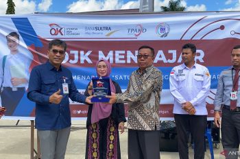 OJK dan Bank Sultra membuatkan rekening Simpel  siswa MTSN 1 Konsel