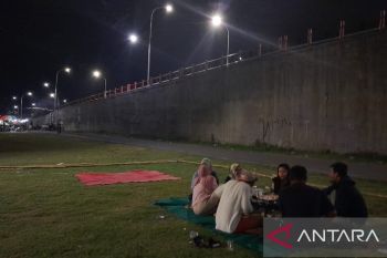 Kawasan Jembatan Lalove jadi tempat wisata kuliner menarik untuk dikunjungi