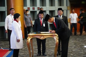Megawati melantik Amarulla Octavian sebagai Wakil Kepala BRIN