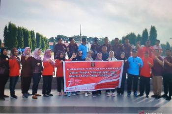 Kemenkumham Sumsel gelar bakti sosial bersih-bersih Taman Makam Pahlawan