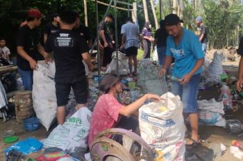 Peduli lingkungan, Ganjar Milenial ajak warga kumpulkan barang bekas dan bersih desa