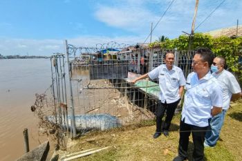Debit Sungai Kapuas surut, warga diimbau hemat air