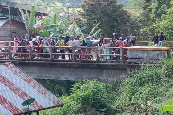 Seorang siswa SD di Agam Sumbar terseret arus sungai
